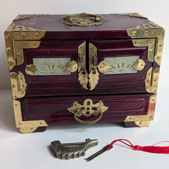 Vtg Asian Chinese Hand Carved Jade Stone Brass Wood Jewelry Trinket Box W/ Lock - Picture 12 of 13